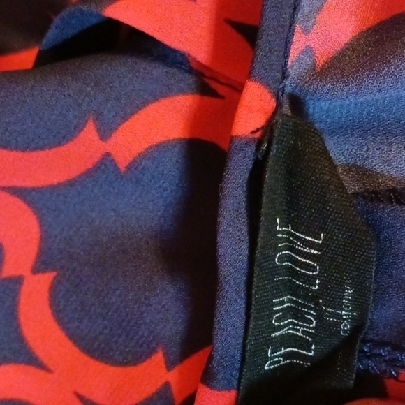 PEACH LOVE California Navy blue and red patterned button down back top - Picture 6 of 6